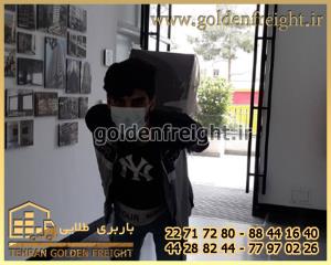کارگر باربری با رعایت پروتکل های بهداشتی کارگر باربری با رعایت پروتکل های بهداشتی